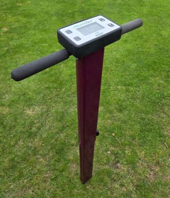 : Sensorgesteuerte Messsonde (TDR 350) zur Bestimmung der Bodenfeuchte.