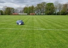 Markier-Roboter auf dem Sportplatz