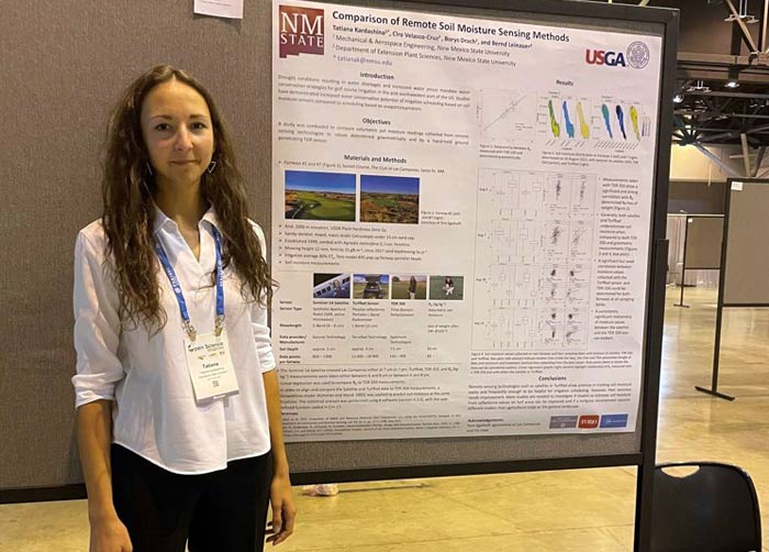 Erster Platz beim Poster-Wettbewerb für die Doktorandin, Tatiana Kardashina von der NMSU für das Thema: „Remote Sensing bei der Erfassung der Bodenfeuchte auf Golfplätzen“.